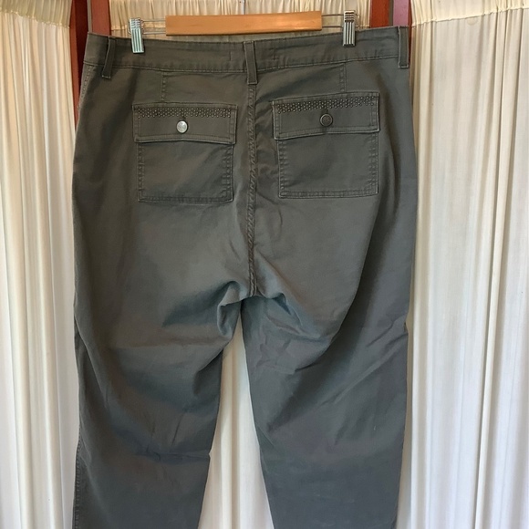 NYDJ Gray Chino Capris Women’s Size 18W Lift Tuck Embellished Back Pockets - Picture 3 of 7